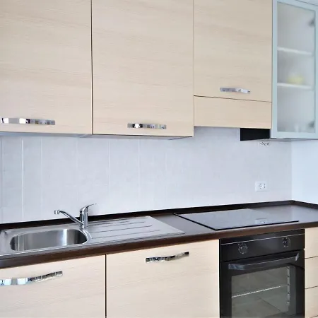 By With Scenic Views Apartament